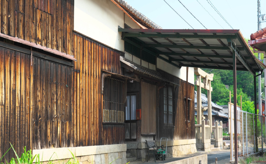 長い庇を取り付ける