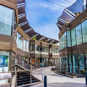 商業施設に設置する庇は後付け